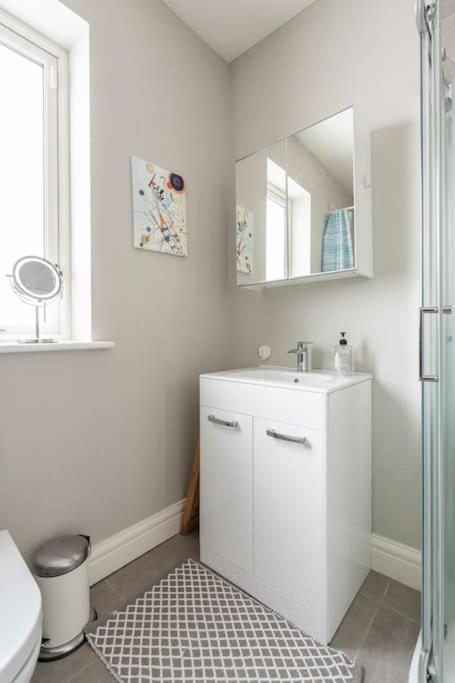 Dublin Jacuzzi Escape Apartment Exterior photo