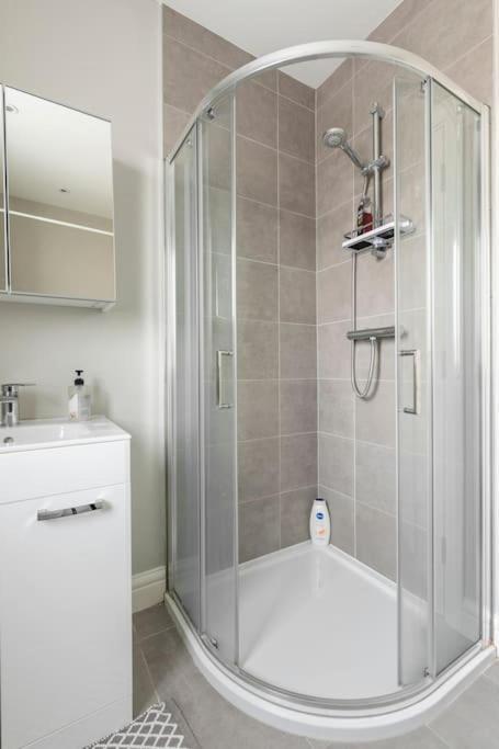 Dublin Jacuzzi Escape Apartment Exterior photo